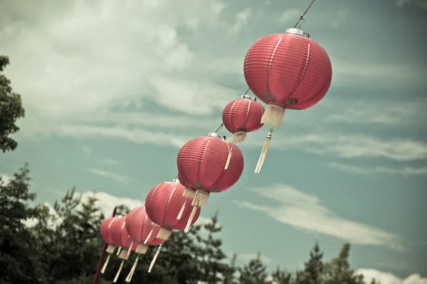 Lanternes en papier rouge chinois — Photo