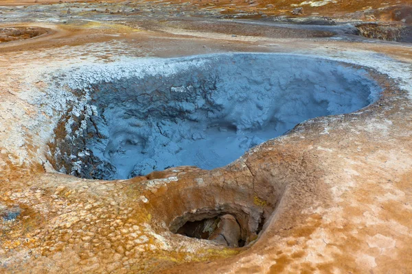 Горячие грязи в геотермальной зоне Hverir, Исландия — стоковое фото