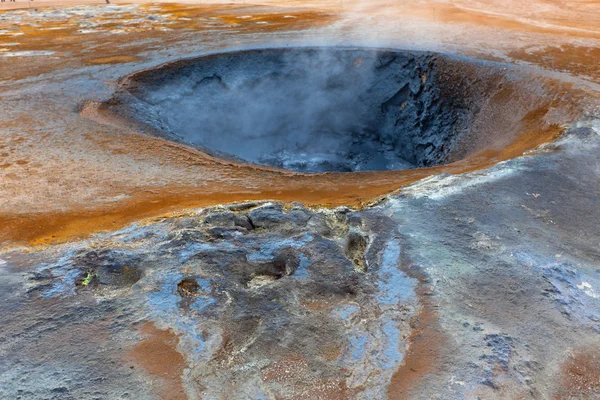 Panela de lama quente na área geotérmica Hverir, Islândia — Fotografia de Stock