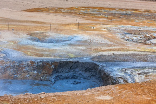 Hrnce horké bahno v geotermální oblasti hverir, Island — Stock fotografie