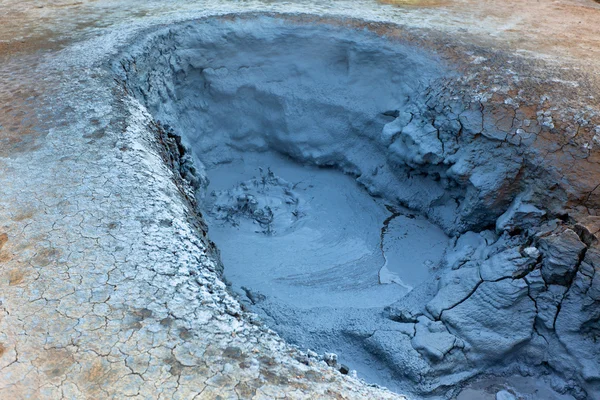 Olla de barro caliente en el área geotérmica Hverir, Islandia —  Fotos de Stock