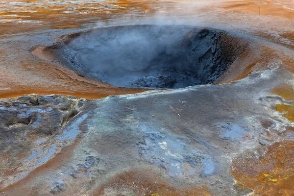 Heiße Schlammtöpfe im geothermischen Bereich hverir, Island — Stockfoto