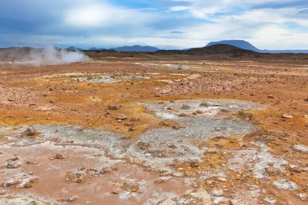 在冰岛地热区 hverir 石沙漠 — Stock fotografie