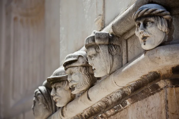 Steinköpfe an der Kathedrale St. James in Sibenik, Kroatien — Stockfoto