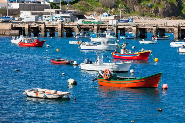 Staré molo s čluny v sagres, Portugalsko — Stock fotografie