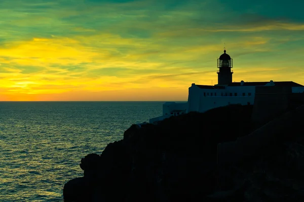 Vuurtoren van cabo sao vicente, sagres, portugal bij zonsondergang — Stockfoto