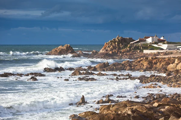 Westerse portugal Oceaan kust in de buurt van porto — Stockfoto