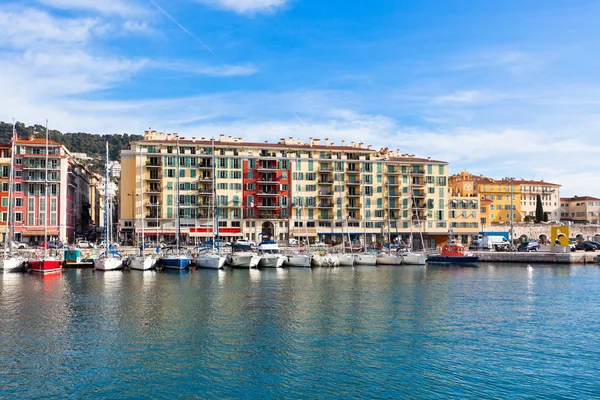 Uitzicht op de haven van nice en luxe jachten, Frankrijk — Stockfoto