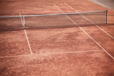 boş toprak Tenis Kortu ve net