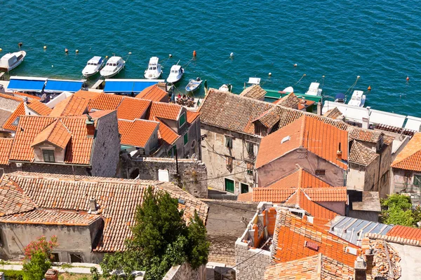 Gamla stenhus i sibenik, Kroatien — Stockfoto