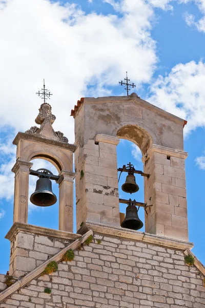 Campanas en la torre de la iglesia croata — Foto de Stock