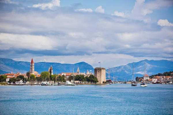 Trogir, kroatien blick vom meer — Stockfoto