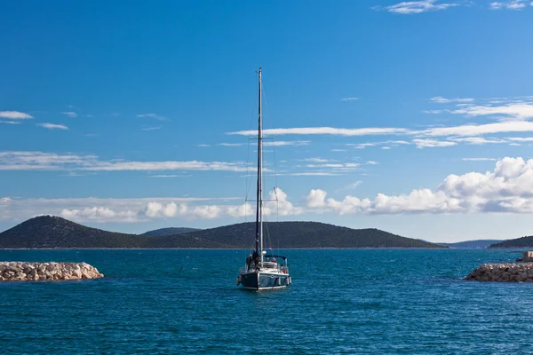 Recreatieve jacht aan Adriatische Zee — Stockfoto