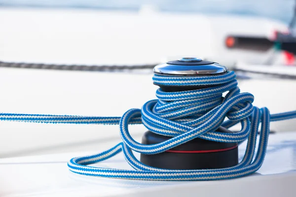 Winch and rope, yacht detail — Stock Photo, Image