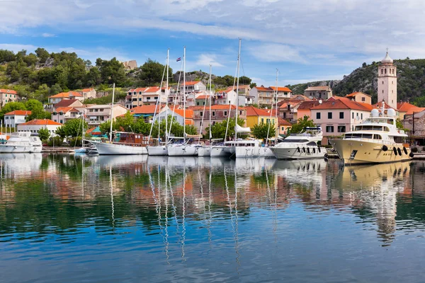 Skradin Hırvatistan tarihi bir kasaba olduğunu — Stok fotoğraf