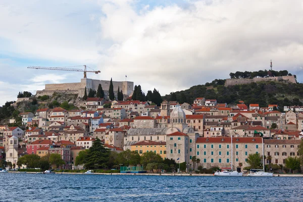 Sibenik, Croazia vista dal mare — Foto Stock