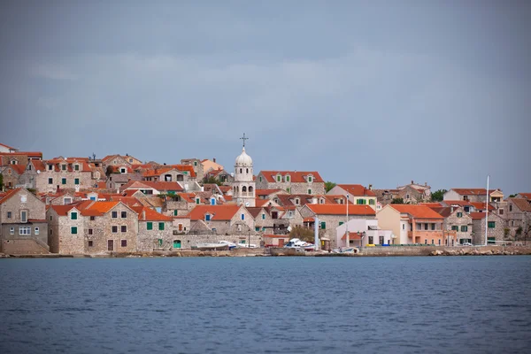 Villaggio Sepurine, isola di Prvic, vista dal mare — Foto Stock