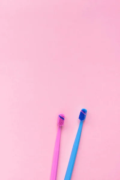 Produits Hygiène Dentaire Soins Buccodentaires Sur Fond Rose Bleu Avec Images De Stock Libres De Droits