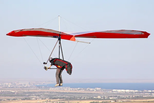 Hang gliding na Crimeia tomada no verão, Ucrânia — Fotografia de Stock