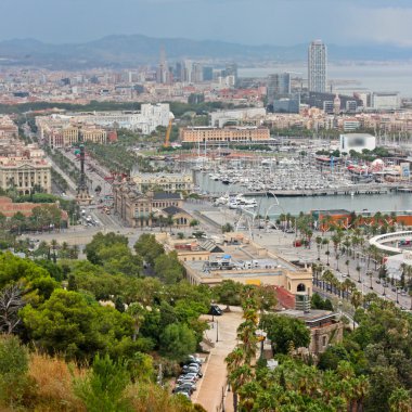 şehir bina ve park guell limandan görünümü. Barcelona, İspanya.
