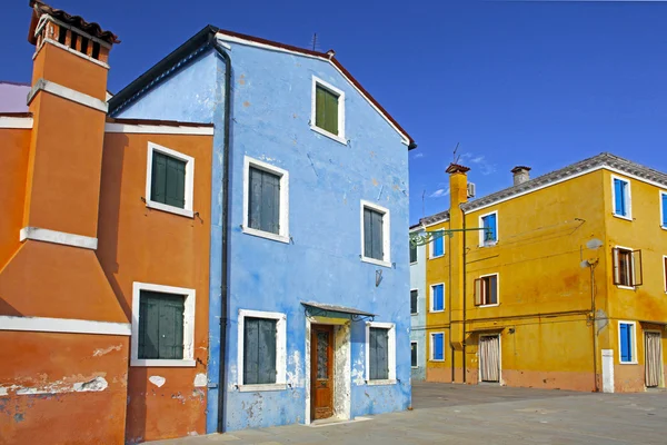 Casas coloridas tomadas en la isla de Burano, Venecia, Italia — Foto de Stock