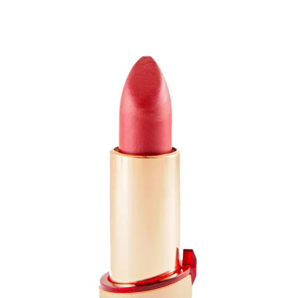 Lápiz labial rojo brillante aislado en blanco — Foto de Stock