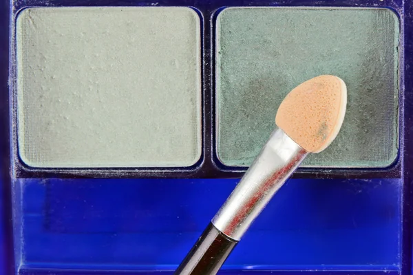 Close up of blush on white background and cosmetic brush — Stock Photo, Image