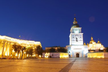 Kiev meydanda Mikhaylivs'ka görünümünü