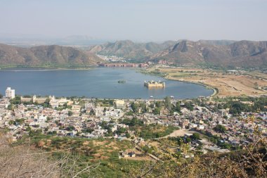 Man Sagar Gölü 'ndeki Su Sarayı (Jal Mahal). Jaipur, Rajasthan, Hindistan. 18. yüzyıl. Saray Dzhal-Mahal.