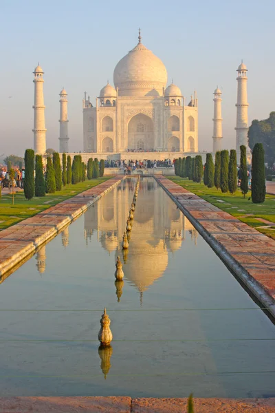著名历史纪念碑在印度泰姬陵 — 图库照片