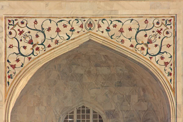 Taj mahal, um famoso monumento histórico na Índia — Fotografia de Stock