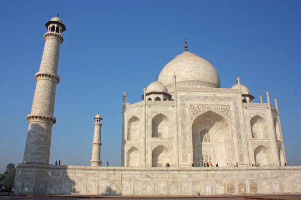 Taj mahal, um famoso monumento histórico da Índia — Fotografia de Stock