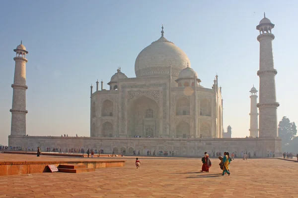 Taj mahal, en berömda historiska monument i Indien — Stockfoto