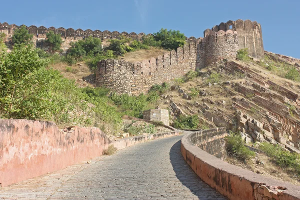 Fort de Nahagarh surplombant la ville rose de Jaipur dans l'État indien du Rajasthan — Photo