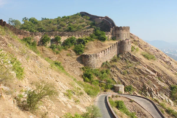 Nahagarh fort met uitzicht op de roze stad van jaipur in de Indiase deelstaat Rajasthan — Stockfoto