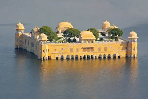 Water Palace (Jal Mahal) in Man Sagar Lake. Jaipur, Rajasthan, India. 18th Century. The palace Dzhal-Mahal. — Stock Photo, Image