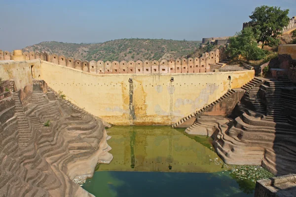 Nahagarh pevnost shlížející na růžové město jaipur v indickém státě Rádžasthán — Stock fotografie