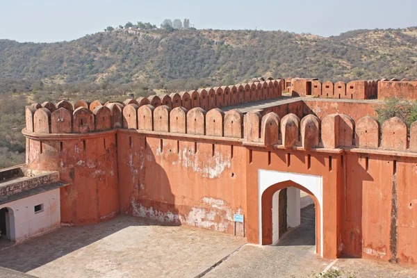 El Fuerte Jaigarh cerca de Jaipur es uno de los fuertes más espectaculares de la India —  Fotos de Stock