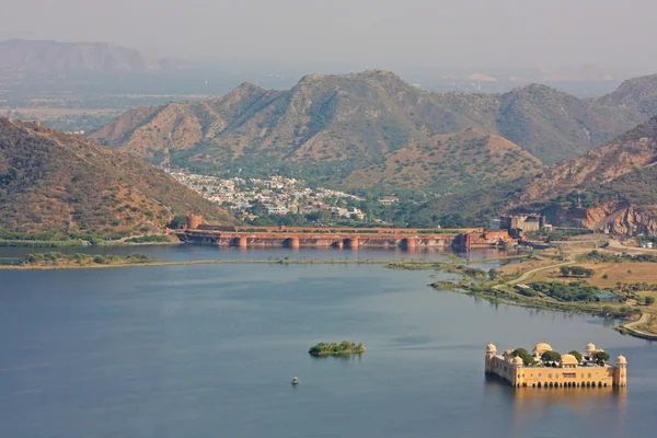 Palacio del Agua (Jal Mahal) en el lago Man Sagar . — Foto de Stock