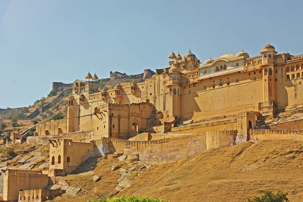 Krásné oranžové pevnost nedaleko města jaipur v Indii. Rajasthan — Stock fotografie