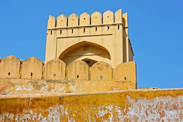 Krásné oranžové pevnost nedaleko města jaipur v Indii. Rajasthan — Stock fotografie