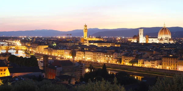 Floransa (firenze) manzarası ile palazzo vecchio ve duomo, Toskana, İtalya — Stok fotoğraf