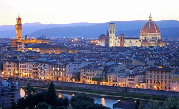 Floransa (firenze) manzarası ile palazzo vecchio ve duomo, Toskana, İtalya — Stok fotoğraf