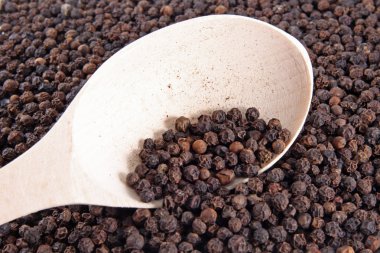 Beyaz arka plan üzerinde izole karabiber