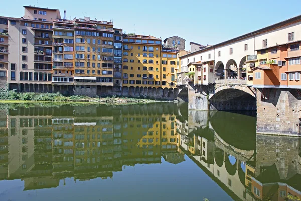 古老的桥在佛罗伦萨老桥。意大利 — 图库照片