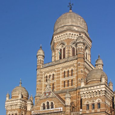 Güzel eski bir bina yakınındaki vicoria terminus de mumbai, Hindistan