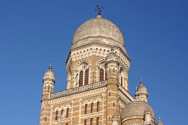 Hermoso edificio antiguo cerca de Vicoria Terminus en Mumbai, India — Foto de Stock