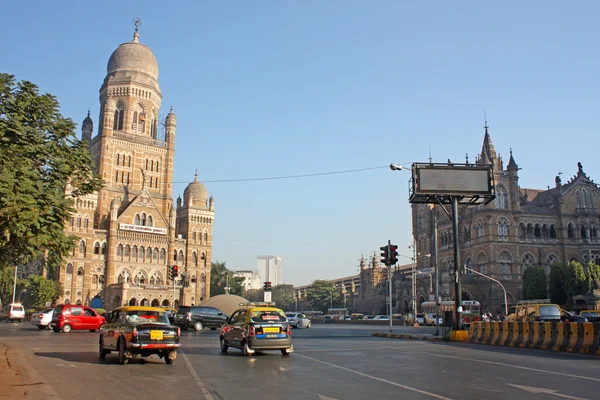 Piękny stary budynek w pobliżu vicoria terminus w mumbai, Indie — Zdjęcie stockowe
