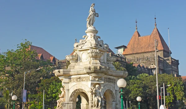 Fontana Flora e Palazzo Orientale sulla famosa piazza di Bombay (Mumbai), India, Asia — Foto Stock