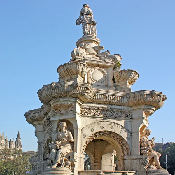 Fontaine Flora et bâtiment oriental sur la célèbre place de Bombay (Mumbai), Inde, Asie — Photo